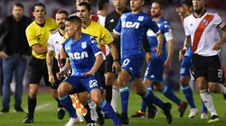 Enzo Pérez lo cargó, Centurión lo fue a pelear y el árbitro los expulsó a los dos