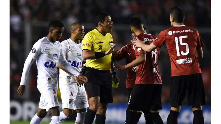 Independiente superó a Santos solo por el fallo de Conmebol y terminó en incidentes