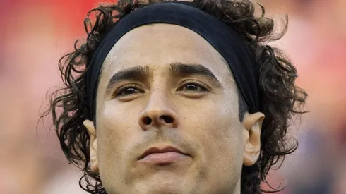Memo Ochoa tiene nuevo look