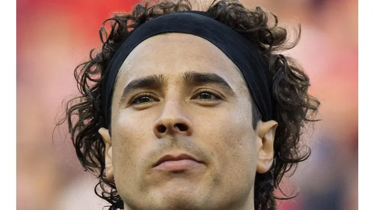 Memo Ochoa tiene nuevo look