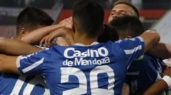 Godoy Cruz celebra su segundo triunfo en el campeonato.