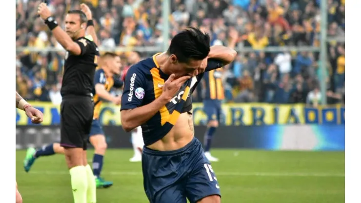 Washington Camacho celebra el primer tanto local.