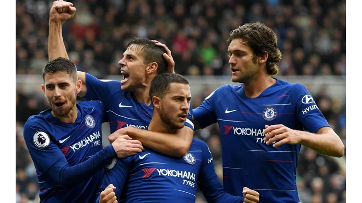 Chelsea trepó a la cima gracias a un gol de su rival