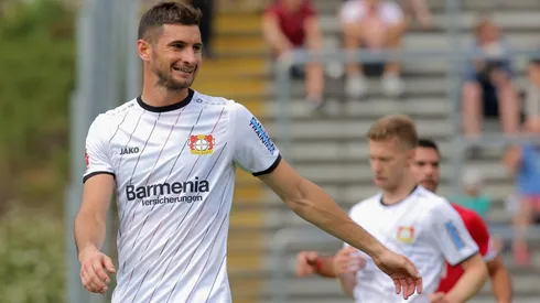 Así, Alario no puede: el Bayer Leverkusen hizo dos penales insólitos