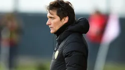 AFUERA. Si mantiene el fallo CONMEBOL, Guillermo Barros Schelotto no podrá estar ante Libertad (Foto: Getty).