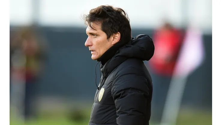 AFUERA. Si mantiene el fallo CONMEBOL, Guillermo Barros Schelotto no podrá estar ante Libertad (Foto: Getty).