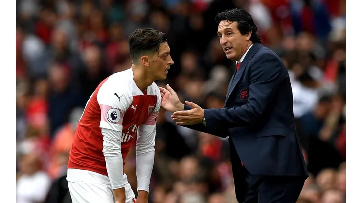 Habría habido una fuerte pelea entre Unai Emery y Mesut Ozil