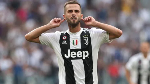 De volea, Pjanic castigó a la Lazio y puso en ventaja a la Juventus