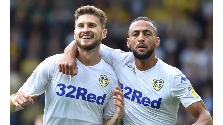 Leeds venció 3 a 0 al Norwich y avanza a paso firme en la Championship