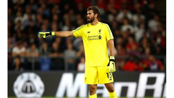 Alisson le tiró un sombrerito a un rival y los hinchas del Liverpool explotaron