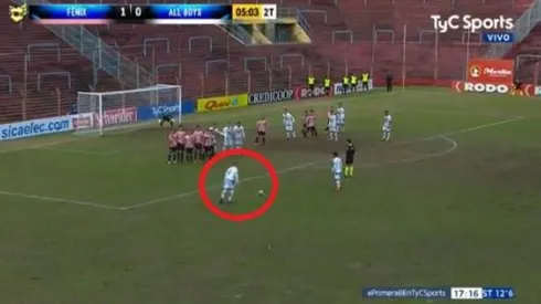 Rodrigo Díaz y un tiro libre genial.