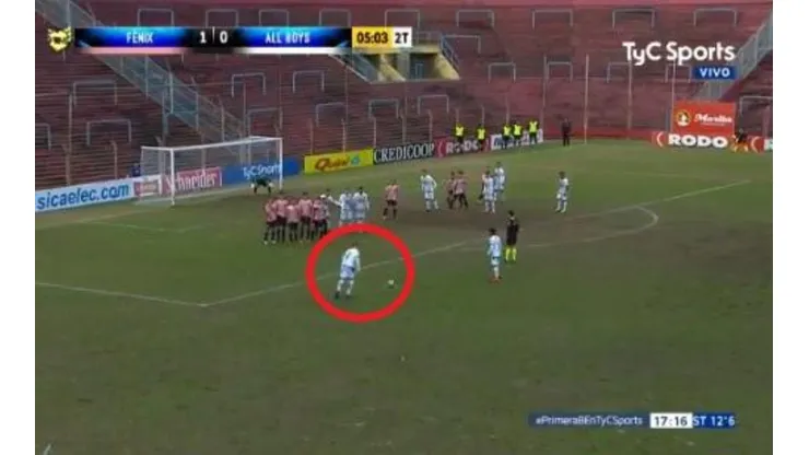 Rodrigo Díaz y un tiro libre genial.