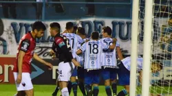 Atlético Tucumán celebra ante Colón de Santa Fe.