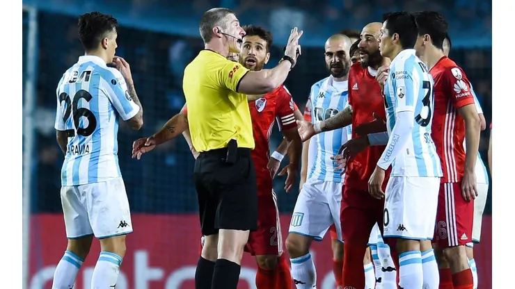 Racing le pediría a la FIFA la eliminación de River de la Copa Libertadores