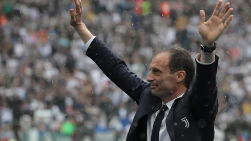 Allegri saluda a los hinchas de la Juventus