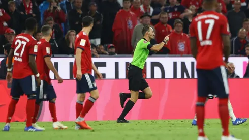 PARA EL BAYERN. El árbitro y el VAR tuvieron una clara incidencia en el partido (Foto: Getty).