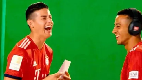 James se tentó de risa luego de intentar hablar alemán con Bayern Múnich.