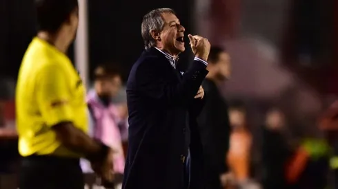 SE ENOJÓ EL PROFE. Holan despotricó contra el torneo.