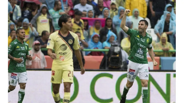Boselli festeja uno de sus dos goles