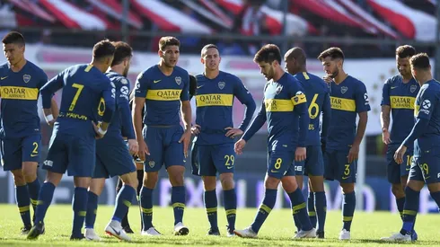 Foto de los jugadores de Boca después de perder ante Estudiantes.