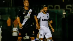 ¡Solo! Contra el arquero, Maxi perdió un gol insólito.