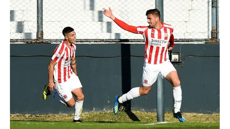 Fabián Noguera cabeceó dos veces en un minuto.