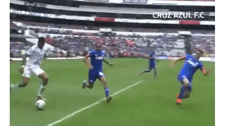 El enorme quite de Marcone, jugador de Cruz Azul