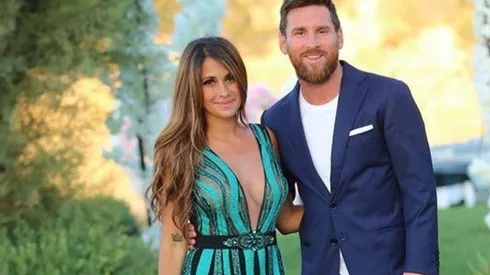 ¡Es un tomate! Antonella subió una foto con Suárez, su esposa y Messi en la que Leo tomó demasiado sol