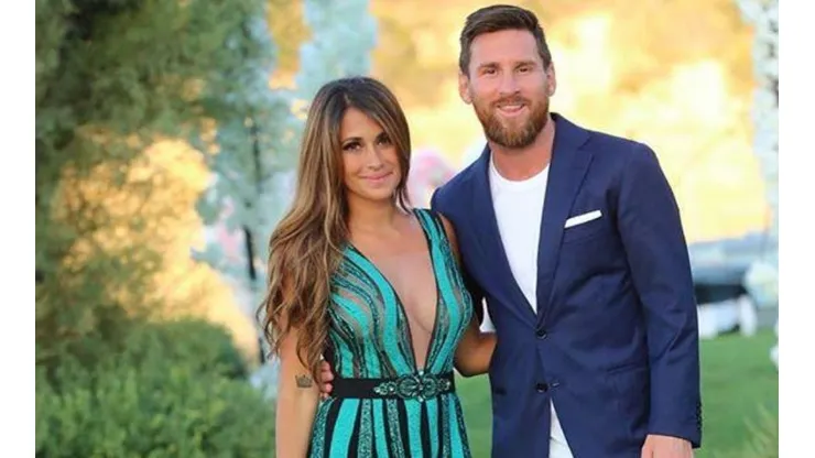 ¡Es un tomate! Antonella subió una foto con Suárez, su esposa y Messi en la que Leo tomó demasiado sol