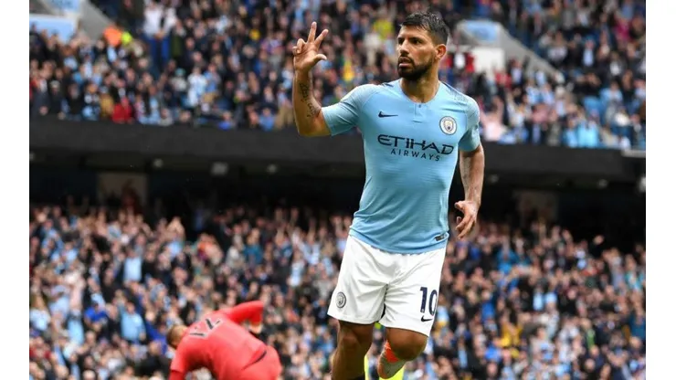 Sergio Agüero celebra un nuevo tanto de Manchester City.