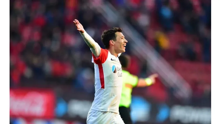 Botta festeja el primer gol del partido.