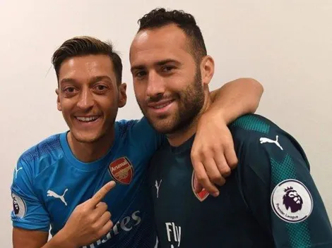 La despedida de Özil a Ospina después de cuatro años en Arsenal