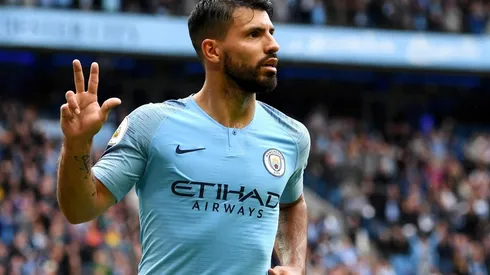 Agüero celebra su tercer gol ante el Huddersfield