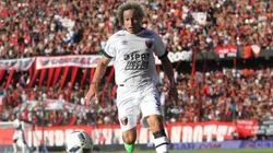 Clemente Rodríguez hizo un gol digno de Marcelo en el empate entre Colón y Tigre