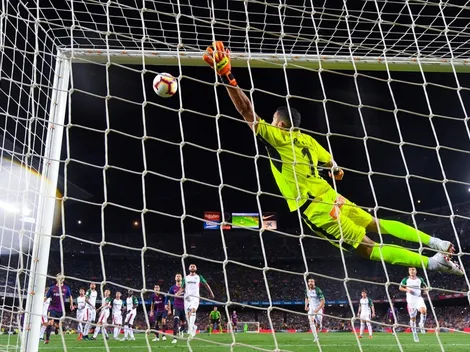 Messi rompió el travesaño con un tiro libre que no entró de milagro