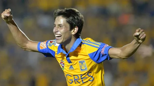 Jürgen Damm con la playera de Tigres.
