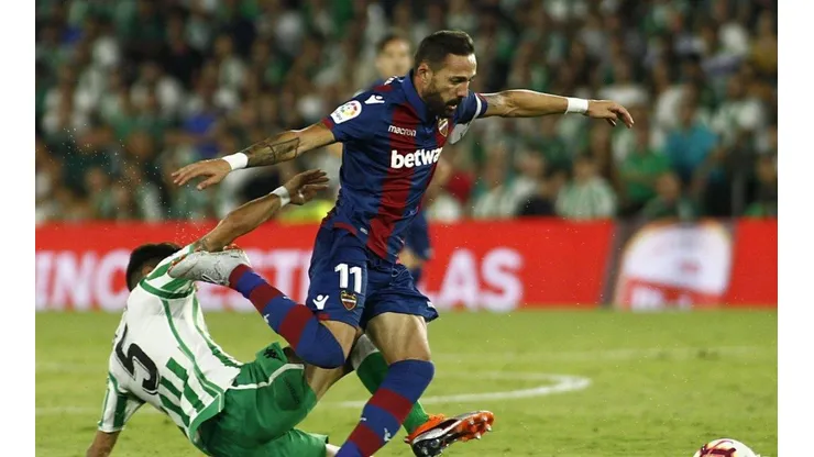 SE ESCAPA. José Luis Morales en su golazo contra Real Betis por La Liga de España (Foto: LaLiga).