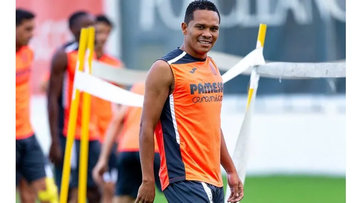 Villarreal presentó a Carlos Bacca