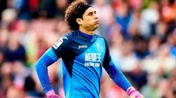 Guillermo Ochoa con la playera del Standard Lieja de Bélgica.