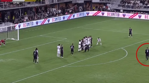 Wayne Rooney, jugador de otro planeta.