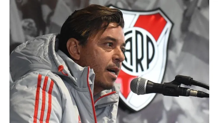 Gallardo opinó sobre Angelici cantando "una gallina matar"