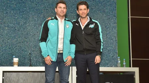Robert Siboldi junto a Leandro Cufré en Santos Laguna.