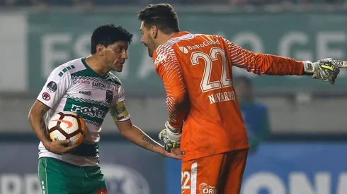 LA FIGURA DEL CICLÓN. Nicolás Navarro discute en pleno Deportes Temuco-San Lorenzo.