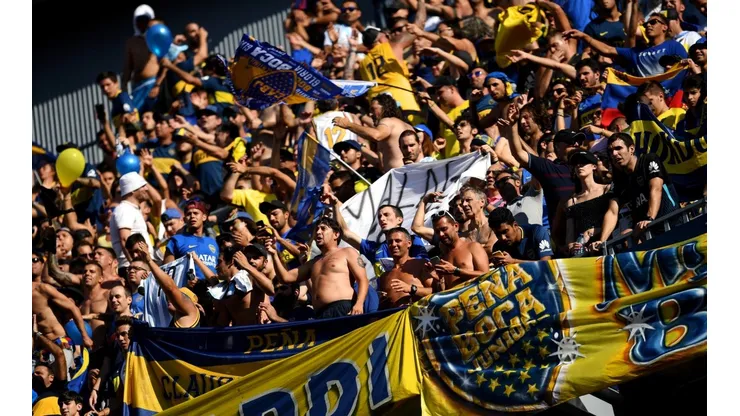 LOCALES EN ESPAÑA. La hinchada de Boca se hizo sentir en el Camp Nou contra Barcelona (Foto: Getty).