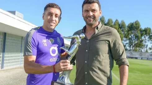 Héctor Herrera premiado con el mejor gol de la temporada 2017-2018.