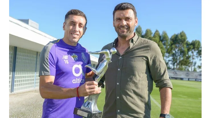 Héctor Herrera premiado con el mejor gol de la temporada 2017-2018.