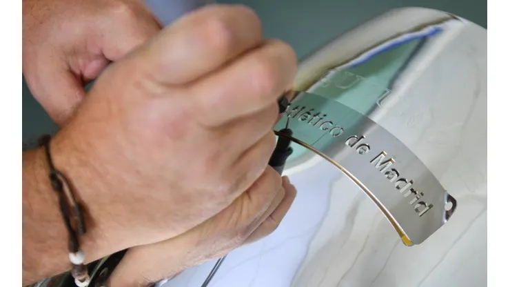 UNA NUEVA COPA. Así escribían el nombre del Atlético Madrid en la Supercopa de Europa.