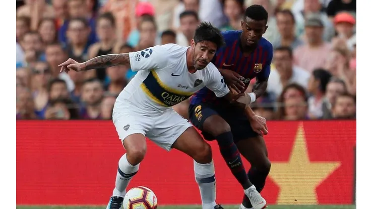 Una locura: Pablo Pérez se peleó con Rafinha y le pegó un patadón