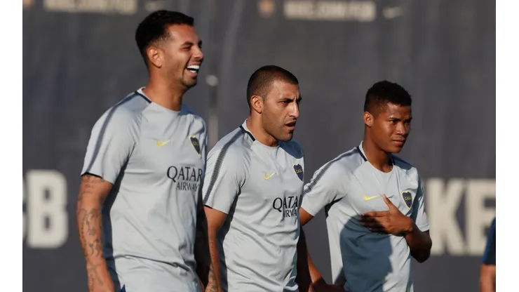 PREPARADOS. Edwin Cardona, Wanchope Ábila y Wilmar Barrios en el entrenamiento en Barcelona.
