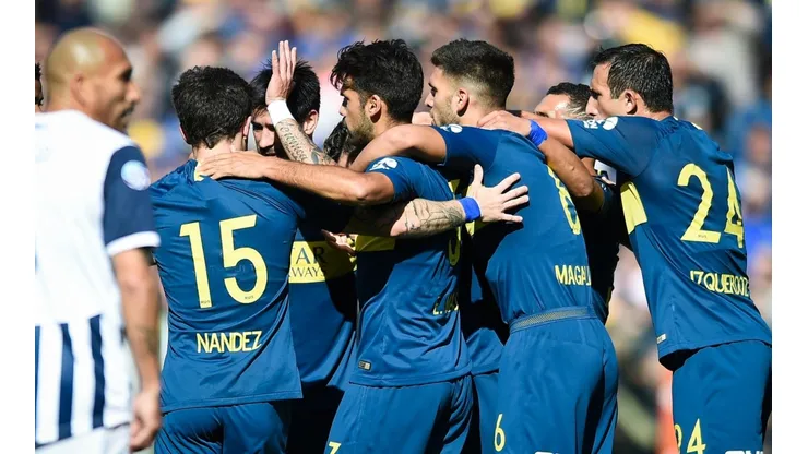 FESTEJA BOCA. Todos los jugadores del Xeneize celebran el 1-0 ante Talleres (Foto: Getty).